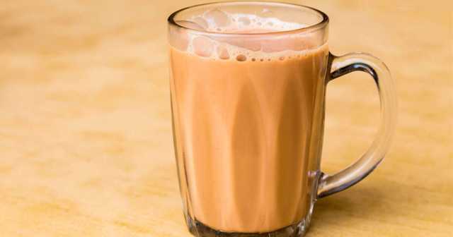 إضافة الحليب إلى الشاي والقهوة.. أضرار صحية لا تخطر على بال