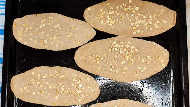 طريقة بسيطة لتحضير خبز الشوفان الصحي في المنزل.. ناجحة 100%