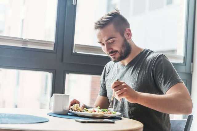 هذه الأطعمة تعزز هرمون التستوستيرون “الذكورة” لدى الرجال بشكل لا يُصدق.. احرصوا عليها