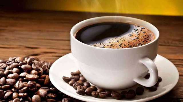 احذر.. شرب القهوة في هذا الوقت من اليوم قد يدمر صحتك