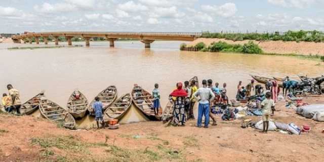 نيجيريا.. فقدان 40 شخصًا جراء غرق مركب في نهر النيجر