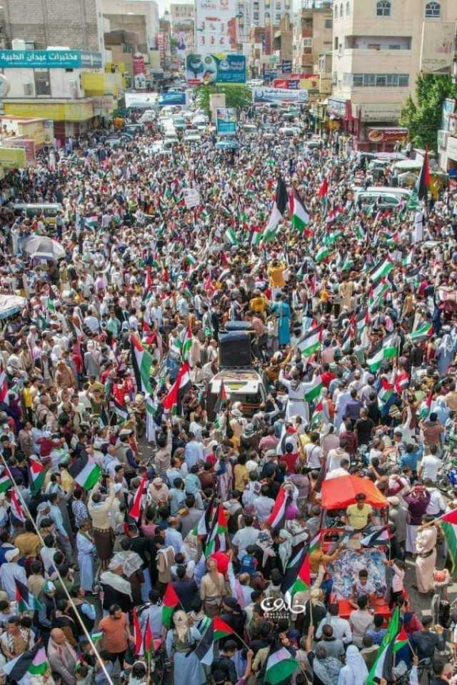 مسيرة شعبية غاضبة في تعز تندد بجرائم الاحتلال الصهيوني الإسرائيلي