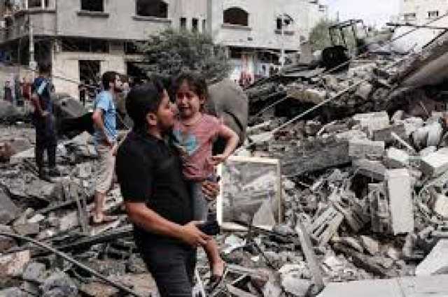 أشبه بأفلام الرعب.. مشاهد من قصف إسرائيلي على منطقة سكنية بغزة
