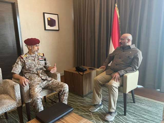 عضو الرئاسي طارق صالح يطّلع على جاهزية حرس الحدود