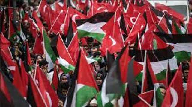 قرارات لم يتخذها زعماء العرب… أتراك ينطلقون من إسطنبول سيرا على الأقدام نحو غزة
