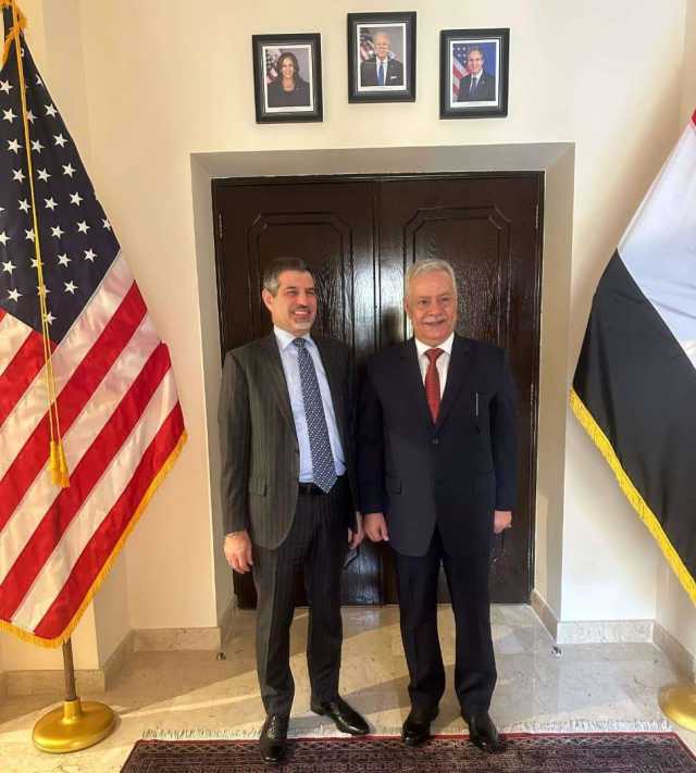 مستشار الرئاسة يبحث مع السفير الأمريكي جهود تحقيق السلام في اليمن