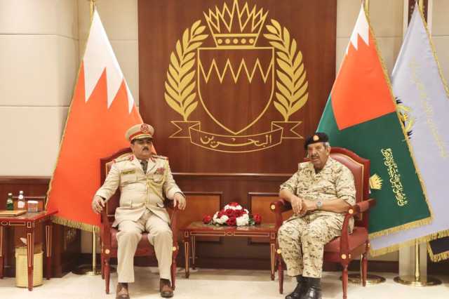 الوزير الداعري يبحث مع القائد العام لقوة دفاع البحرين سبل تعزيز وتطوير التعاون الدفاعي