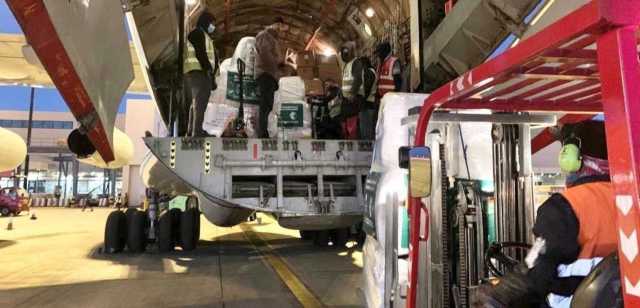 الطائرة 32… جسور الإغاثة السعودية تتواصل نحو غزة بحراً وجواً
