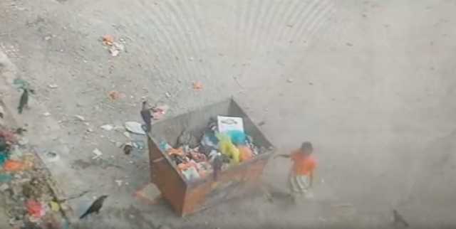مأساه في عدن .. وفاة طفلة أثناء محاولتها البحث عن طعام في برميل القمامة