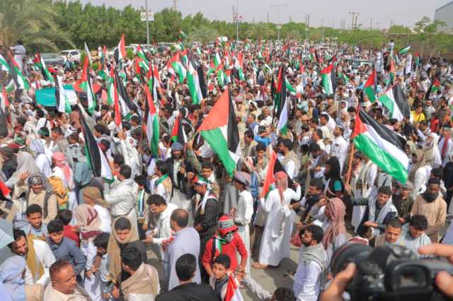 مئات الآلاف من اليمنيين يشاركون في مظاهرات احتجاجية تضامنا مع غزة