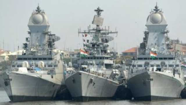البحرية الهندية تنقذ طاقم سفينة تعرضت لهجوم حوثي في خليج عد