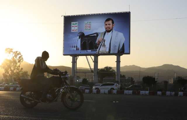 زعيم الحوثيين مخاطبا واشنطن : سنواصل عملياتنا في البحر الأحمر