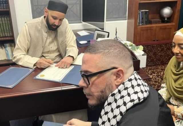 ناشط أمريكي شهير يعلن إسلامه مع حلول رمضان  