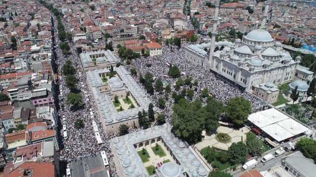 شوارع إسطنبول تختنق وتغرق بطوفان بشري لوداع الشيخ عبد المجيد الزنداني وصلاة الجنازة عليه