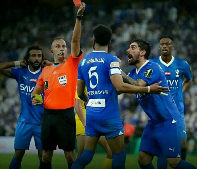 ''الأخلاق'' تعاقب لاعب الهلال السعودي بالإيقاف وغرامة مالية