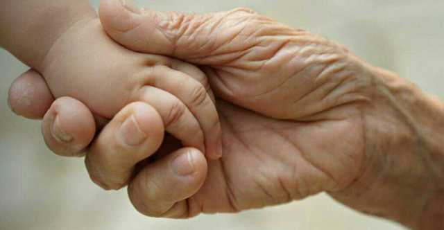 قانون في السويد يمنح الأجداد إجازة لرعاية الأحفاد