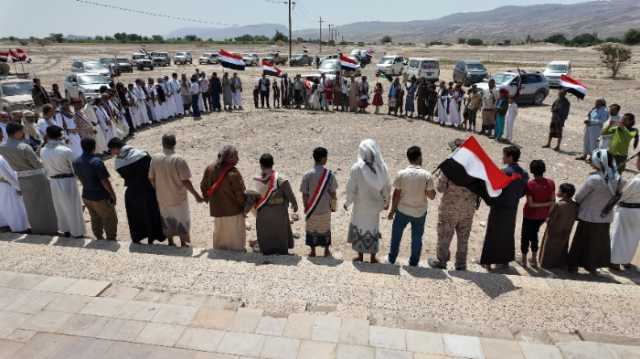 مأرب: مسيرة حاشدة لعدد من قيادات المقاومة الشعبية بمحافظتي إب ومأرب لزيارة ضريح قائد ثورة سبتمبر.