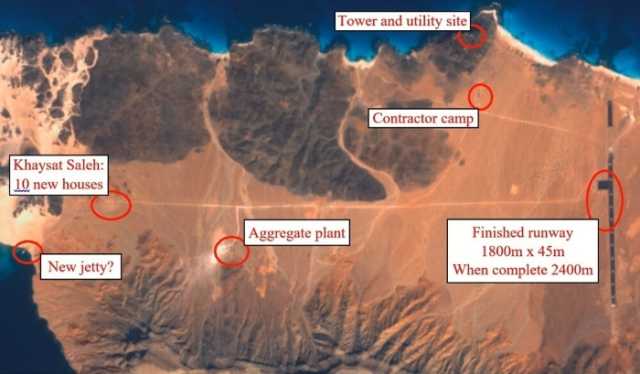 مطار غامض يتم بناؤه بصورة متسارعة في جزيرة يمنية سوف يهيمن على طرق الملاحة الدولية عبر خليج عدن ومضيق باب المندب
