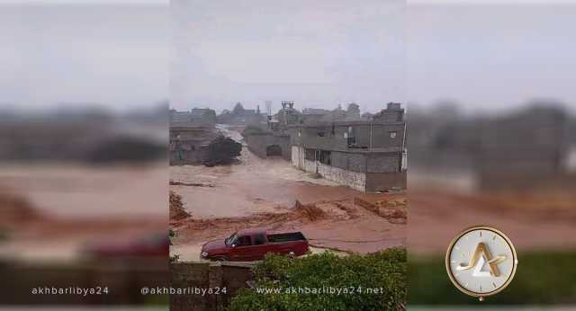 مصادر تؤكد اجتياح السيول لبعض شوارع منطقة تاكنس ودخول المياه للمنازل