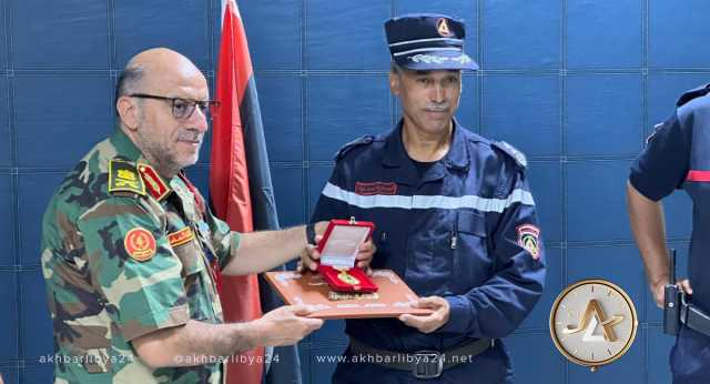 الغرفة الأمنية في درنة تكرّم فريق الإنقاذ الجزائري على جهوده المبذولة