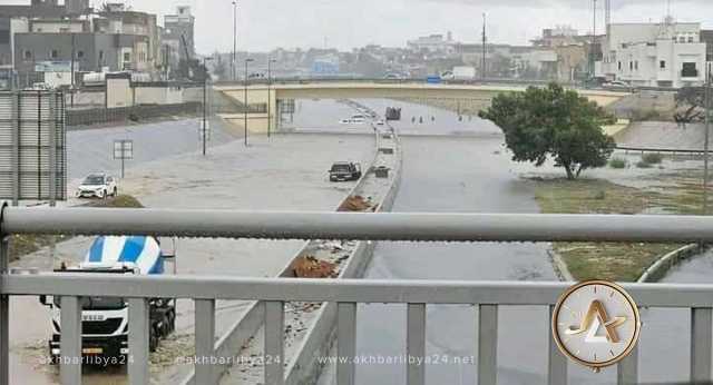 غرق شوارع طرابلس ومديرية الأمن تحذر من مستنقعات متفرقة بالمدينة