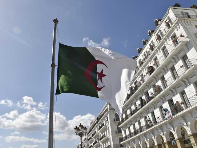 توقعات بتحقيق الجزائر إيرادات تفوق 66 مليار دولار لـ2024