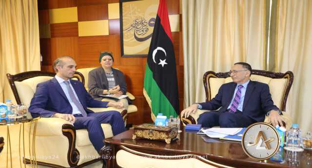 زيادة الرحلات الجوية..السفير الإيطالي يعبر عن رغبة بلاده لتعزيز التعاون مع ليبيا 