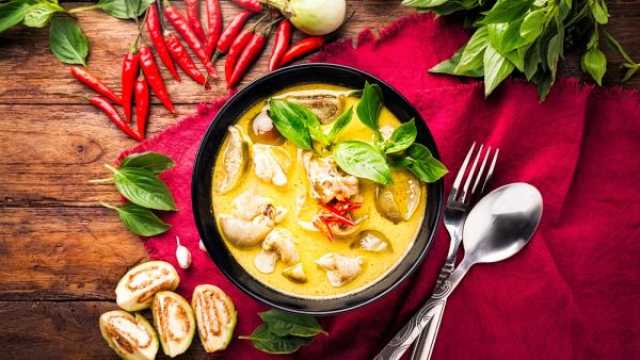 شوربة كاري الدجاج التايلاندية السهلة