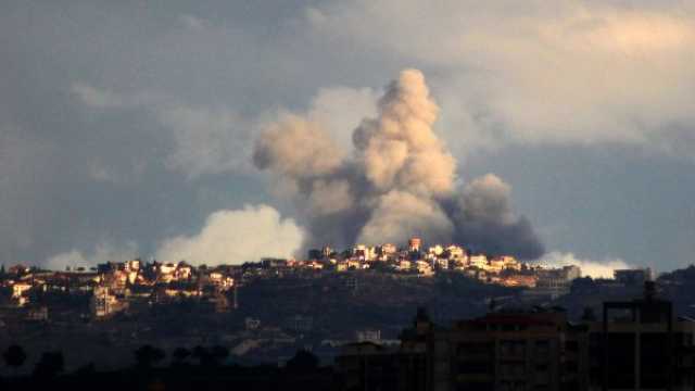 مواجهات عنيفة في جنوب لبنان.. واسرائيل تقصف بالقنابل الحارقة