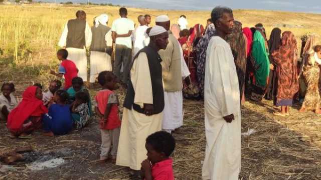 فيديو مؤثر: دموع نازحي السودان تودع الطبيب مجاهد حلالي