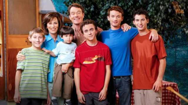 نجم مسلسل Malcolm in the Middle عن برايان كرانستون: ما زال يتواصل معي