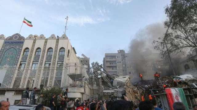 إيران لإسرائيل: سفاراتكم لم تعد آمنة.. كيف سترد طهران على ضربة دمشق؟