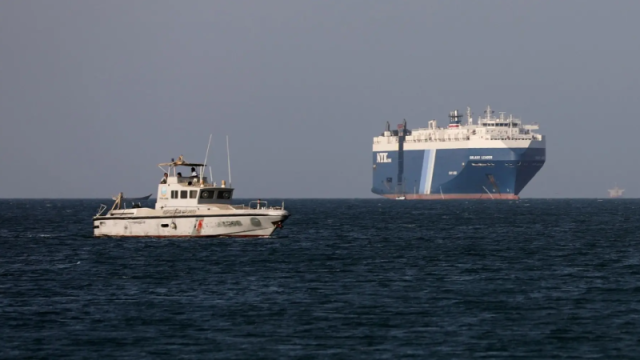 جماعة الحوثي تعلن استهداف 4 سفن في خليج عدن