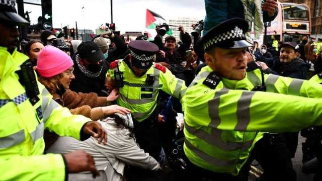 الآلاف يتظاهرون دعما لغزة في بريطانيا: إغلاق طرق واشتباكات مع الشرطة (فيديو)