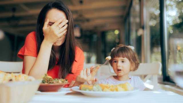 نصائح هامة حول تأديب الأطفال في المطاعم