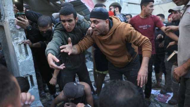 شاهد: مصريون يخترقون حصار غزة