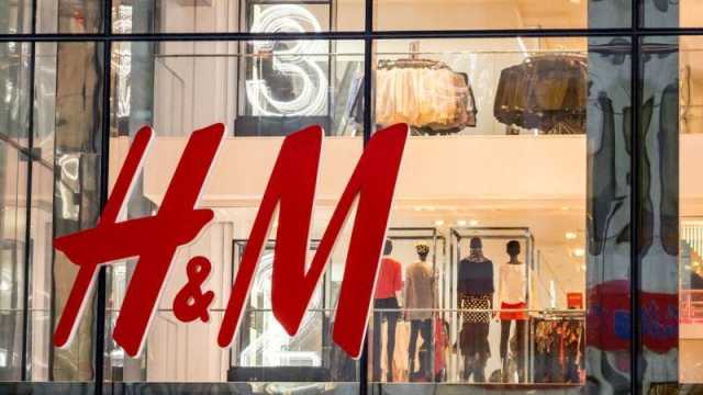 اتهام H&M باستغلال الأطفال جنسيًا في إعلانها الأخير