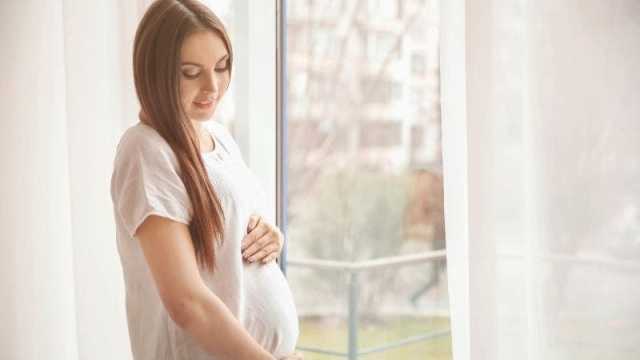 أعراض الحمل دون انقطاع الدورة الشهرية