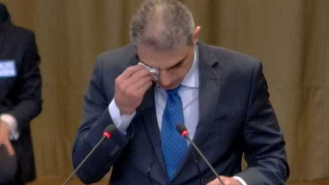 شاهد: سفير الكويت ينهار بالبكاء أمام العدل الدولية