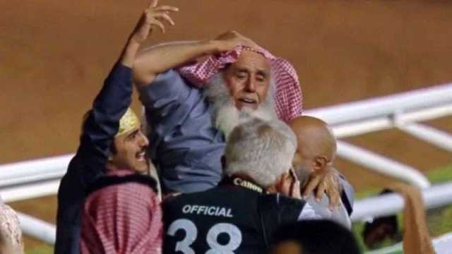 فرحة المدرب حمد آل رشيد تشعل الأجواء في كأس السعودية