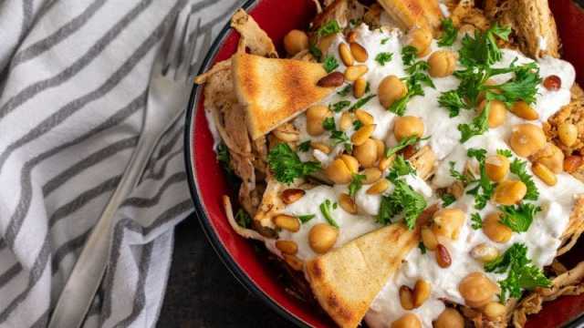 أطباق رمضانية: فتة الدجاج مع الحمص