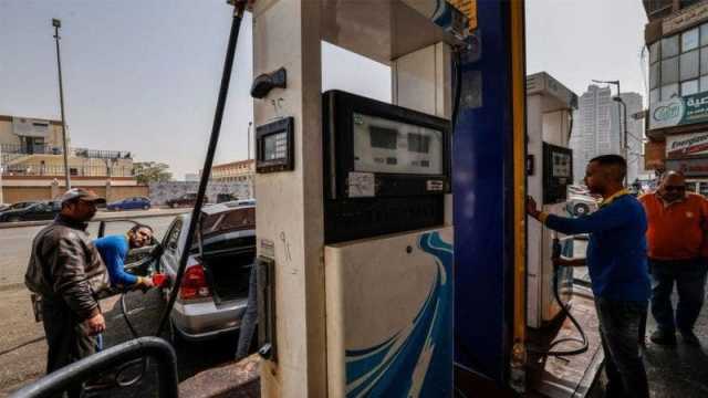 المصريون يتفاجؤون بقرار الحكومة رفع أسعار البنزين