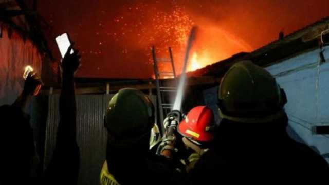 أندونيسيا: اندلاع حريق ضخم في مستودع للذخائر في جاكرتا