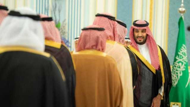 ولي العهد السعودي يُقبل يد شقيقه الأكبر..فيديو يلقى رواجًا هائلًا