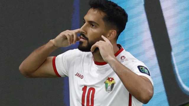 في ليلة التكريم الملكي.. اللاعب موسى التعمري يؤم بالمصلين في مسجد بالأردن