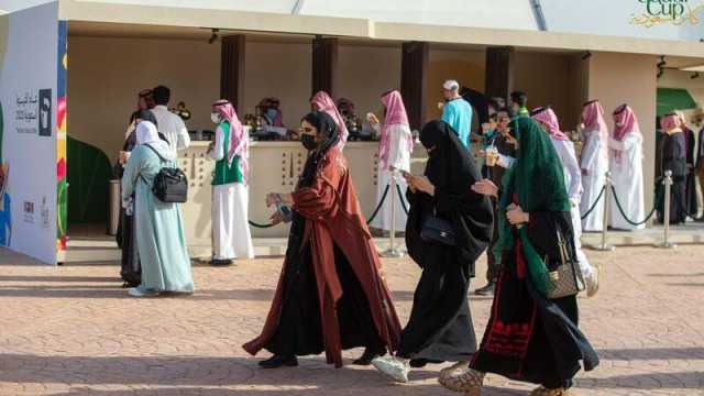 السعوديات يتحولن إلى عارضات أزياء في كأس السعودية للخيل 2024(صور)