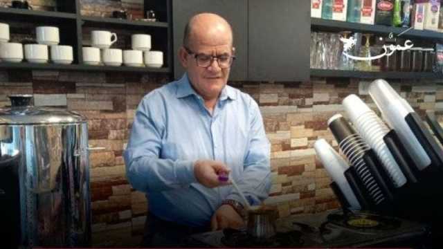 دكتور جامعي اردني يعمل صانع قهوة ليعيل اسرته