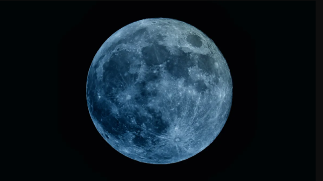 عشاق الفلك يترقبون ظهور القمر الأزرق.. ما هي هذه الظاهرة؟