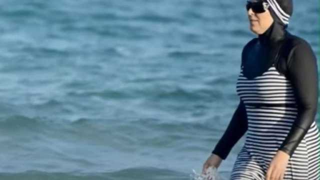 البوركيني يثير الجدل في شاطئ إيطالي مخصص للنساء