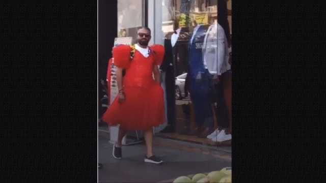 بالفيديو: رجل يتجوّل بفستان في شوارع لبنان ويثير صدمة المارّة